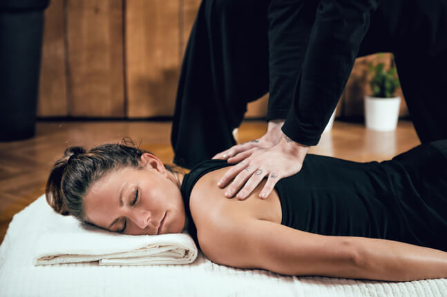 Shiatsu masáž - ruka jako pracovní nástroj Shiatsu masáž - ruka jako pracovní nástroj